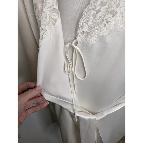 VTG Victorias Secret Gold Label White Satin Lace Coquette Fairy Angel Robe OS - Picture 8 of 9
